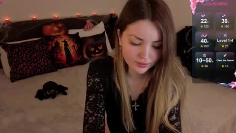 Snapshot of lora_amber chatting on October 25, 2025, 11:51 am Lora online show from October 25, 2025, 11:51 am