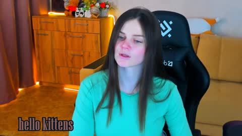 Snapshot of lora_cain chatting on December 19, 2024, 3:08 pm Lora Cain online show from December 19, 2024, 3:08 pm