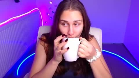 Lora online show from October 25, 2025, 5:37 am