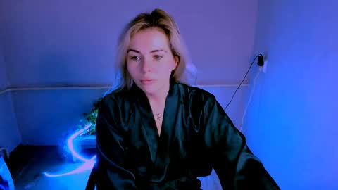 Lora online show from April 3, 2026, 3:04 am