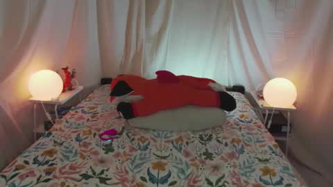 LoraFoxy online show from April 13, 2026, 5:35 am