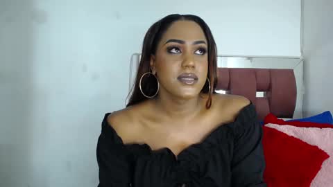 Loraine online show from October 29, 2025, 9:05 pm