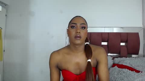 Loraine online show from November 19, 2025, 9:26 pm