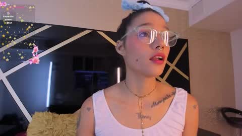 Snapshot of loraineblake chatting on December 15, 2025, 1:15 pm loraineblake online show from December 15, 2025, 1:15 pm