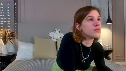 Lora online show from November 4, 2025, 4:28 pm