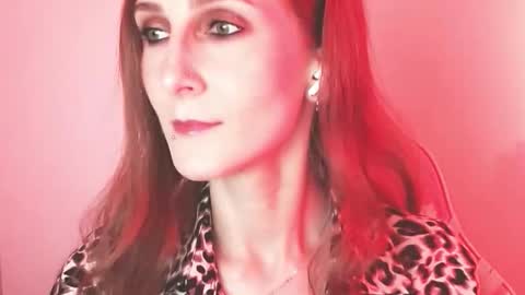 Lora  online show from April 4, 2026, 5:49 am