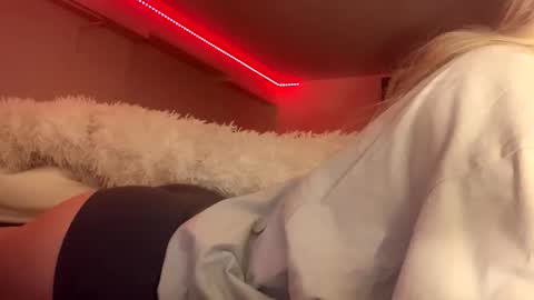 Snapshot of loraxrose01 chatting on November 20, 2025, 8:52 pm Lora online show from November 20, 2025, 8:52 pm