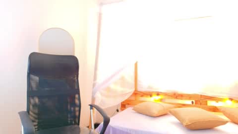 loreanis online show from February 14, 2026, 7:32 pm