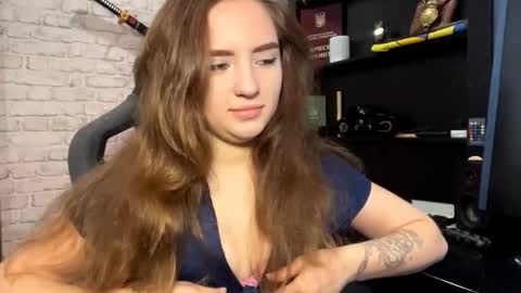 Molly online show from October 17, 2025, 6:27 am