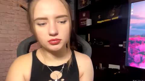 Molly online show from October 21, 2025, 6:14 am