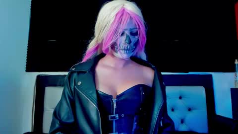 Lore Depp online show from October 31, 2025, 4:02 am