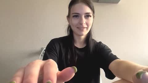 Olivia online show from September 19, 2025, 4:25 am