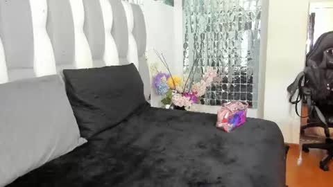 Snapshot of loren_jacksoon chatting on June 17, 2026, 11:34 am Loren online show from June 17, 2026, 11:34 am