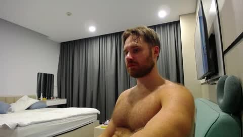 Snapshot of lorenzolux chatting on April 7, 2026, 3:45 pm Lorenz online show from April 7, 2026, 3:45 pm