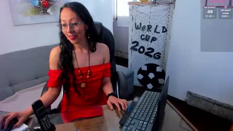 loretta_fraser online show from June 12, 2026, 1:10 pm