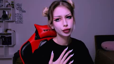 Lori online show from December 1, 2025, 6:24 pm