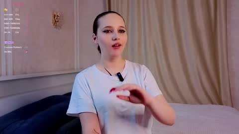 Mia online show from November 13, 2025, 2:49 pm