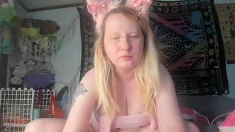 Snapshot of loricritter2 chatting on October 30, 2025, 8:09 pm Lori Critter online show from October 30, 2025, 8:09 pm