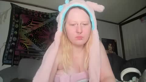 Snapshot of loricritter2 chatting on December 18, 2025, 1:11 am Lori Critter online show from December 18, 2025, 1:11 am