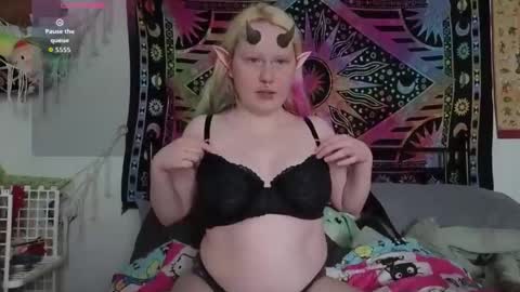 Lori Critter online show from May 9, 2026, 10:15 pm
