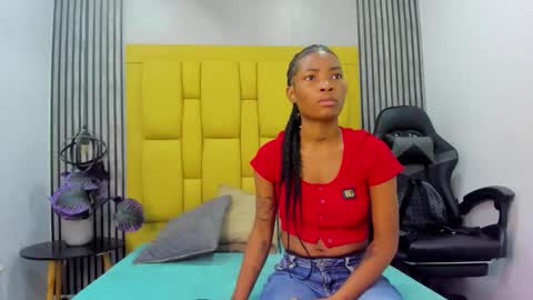 Snapshot of lorrewilliams chatting on October 4, 2025, 11:41 am Instagram Dahiara-Cristal....... facebook ---lore-oficial ... online show from October 4, 2025, 11:41 am