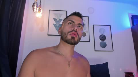 Snapshot of los_juanes chatting on January 2, 2025, 8:35 pm JUAN JUAN online show from January 2, 2025, 8:35 pm