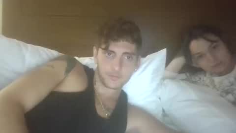 Snapshot of losrompecamera chatting on October 31, 2025, 4:57 am LosRompeCamera online show from October 31, 2025, 4:57 am