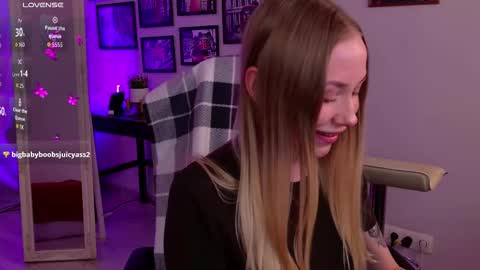 Emilia and Chelsea online show from October 24, 2025, 2:13 pm