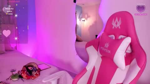 Snapshot of lou_22_ chatting on March 25, 2026, 12:44 pm Lou online show from March 25, 2026, 12:44 pm