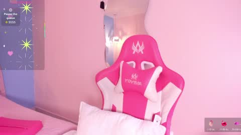 Snapshot of lou_22_ chatting on April 1, 2026, 12:06 pm Lou online show from April 1, 2026, 12:06 pm