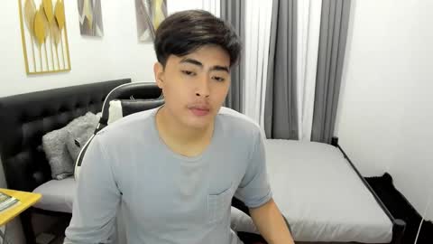 Snapshot of louie_cute_asian chatting on February 22, 2026, 8:02 am Kylie online show from February 22, 2026, 8:02 am