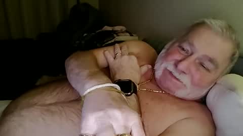 Snapshot of louis_chokdee chatting on December 3, 2025, 6:28 pm louis_chokdee online show from December 3, 2025, 6:28 pm