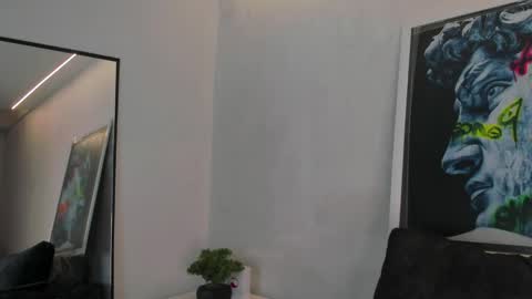 Snapshot of louis_connor chatting on April 16, 2026, 2:45 am Louis online show from April 16, 2026, 2:45 am