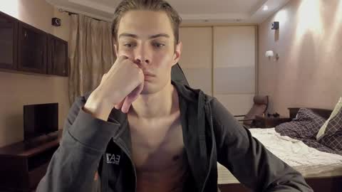 Snapshot of louis_preston chatting on February 4, 2025, 11:16 pm Mark online show from February 4, 2025, 11:16 pm