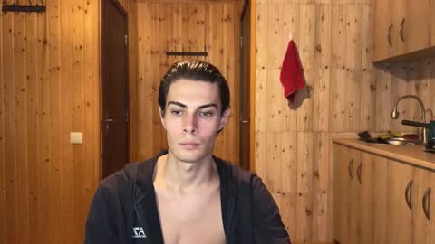 Snapshot of louis_preston chatting on October 21, 2025, 1:28 am Mark online show from October 21, 2025, 1:28 am