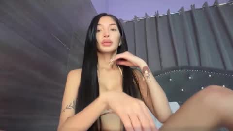 Snapshot of louiseelizabeth chatting on January 6, 2026, 12:09 pm samantha online show from January 6, 2026, 12:09 pm
