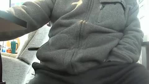 loumtl3 online show from March 8, 2025, 1:57 pm
