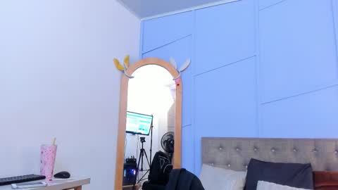 Louren Fox online show from November 5, 2025, 11:43 am