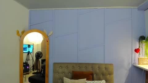 Louren Fox online show from November 27, 2025, 11:34 am