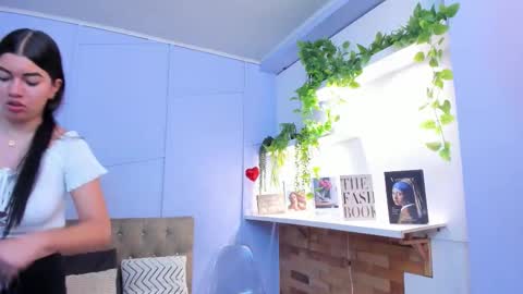 Louren Fox online show from November 29, 2025, 11:35 am