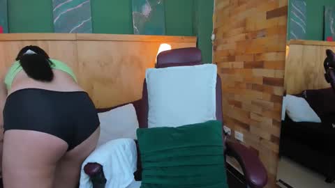 Louren Fox online show from November 30, 2025, 12:09 pm