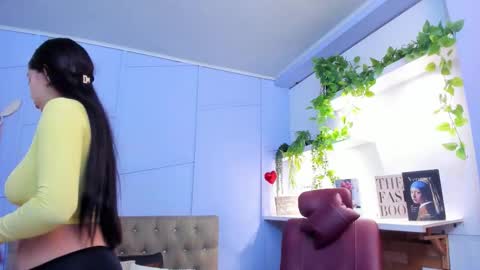 Louren Fox online show from December 3, 2025, 11:30 am