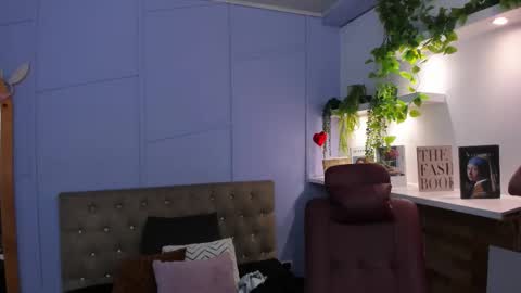 Louren Fox online show from December 15, 2025, 11:36 am