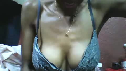 lovaelisa online show from October 21, 2025, 2:29 pm