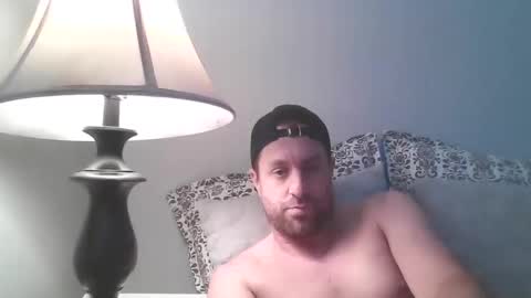 Snapshot of love2show21 chatting on December 17, 2025, 6:36 pm love2show21 online show from December 17, 2025, 6:36 pm