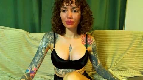 Cute face online show from December 1, 2025, 3:00 am