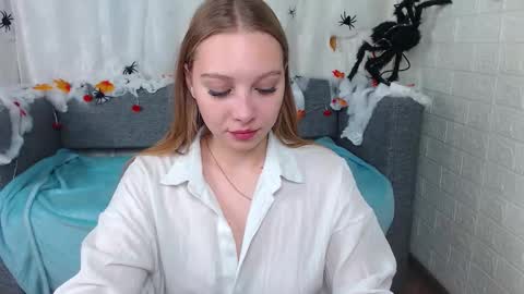 love bella  online show from October 22, 2025, 12:44 am