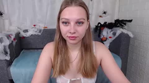 Snapshot of love_bella_ chatting on October 27, 2025, 12:36 am love bella online show from October 27, 2025, 12:36 am