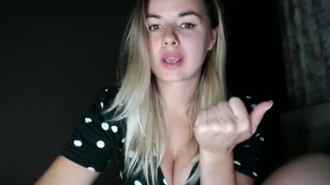 Megane online show from November 1, 2025, 9:50 pm