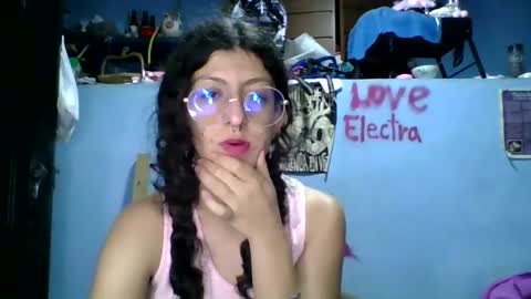 love_electra online show from December 5, 2025, 2:09 am